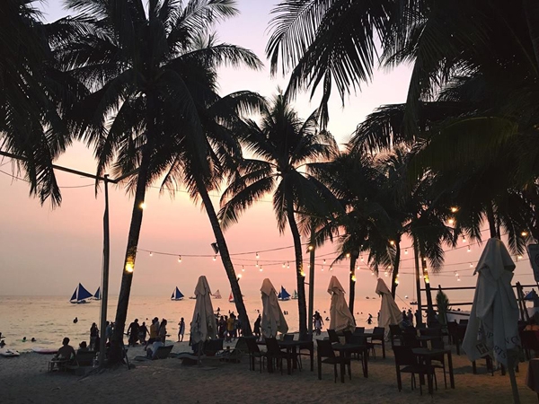 kinh-nghiem-di-boracay-cua-ba-me-don-than-noi-tieng-11