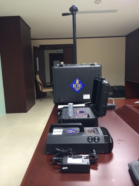 Thiết bị dò tìm hộp đen máy bay Su-30 MK2 gặp nạn - Ảnh: VATM