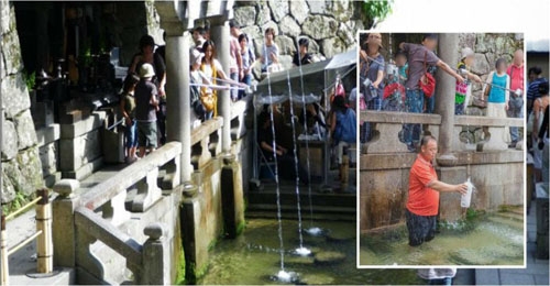du-khach-trung-quoc-lam-o-ue-nuoc-thanh-tai-den-tho-cua-kyoto