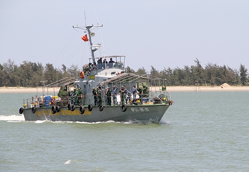 hon-500-nguoi-xuyen-dem-tim-kiem-phi-cong-con-lai-tren-su-30-2