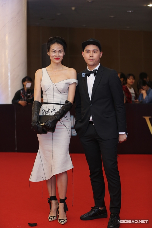 Thanh Trúc và nhà thiết kế Lâm Gia Khang.