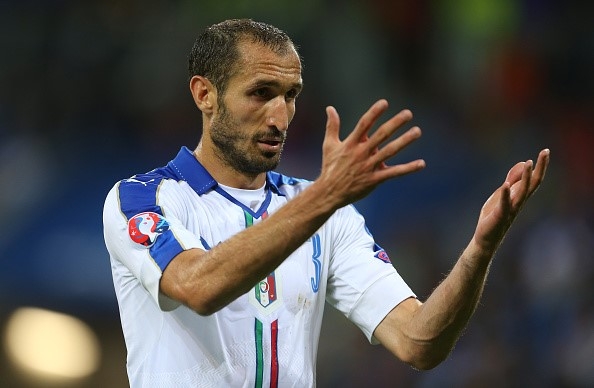 Chiellini là người rất hay dùng tiểu xảo trên sân bóng. Ảnh: Getty Images