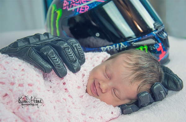 mom-honors-late-fiance-with-beautiful-newborn-photo-shoot