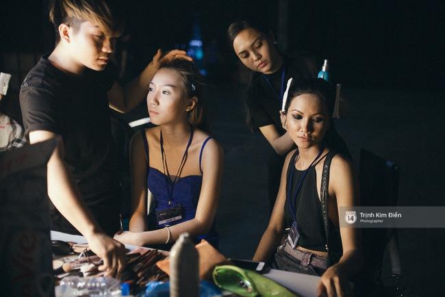 Đêm hội Chân dài 10: Những khoảnh khắc sáng nhất trong bóng tối hậu trường - Ảnh 3. Đêm hội Chân dài 10: Những khoảnh khắc sáng nhất trong bóng tối hậu trường - Ảnh 3.