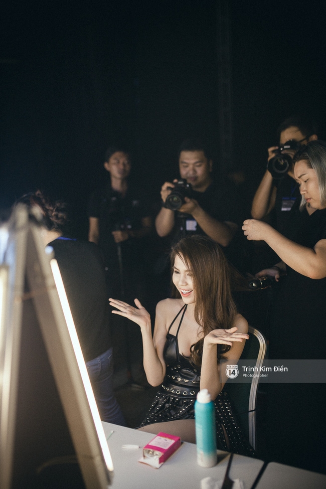 Đêm hội Chân dài 10: Những khoảnh khắc sáng nhất trong bóng tối hậu trường - Ảnh 4. Đêm hội Chân dài 10: Những khoảnh khắc sáng nhất trong bóng tối hậu trường - Ảnh 4.