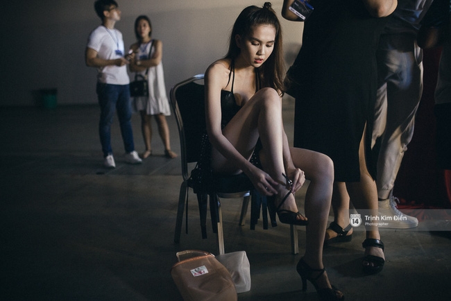 Đêm hội Chân dài 10: Những khoảnh khắc sáng nhất trong bóng tối hậu trường - Ảnh 5. Đêm hội Chân dài 10: Những khoảnh khắc sáng nhất trong bóng tối hậu trường - Ảnh 5.