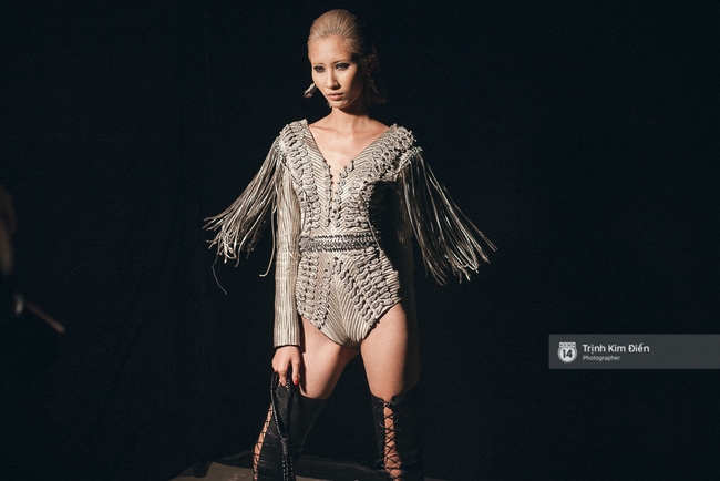 Đêm hội Chân dài 10: Những khoảnh khắc sáng nhất trong bóng tối hậu trường - Ảnh 11. Đêm hội Chân dài 10: Những khoảnh khắc sáng nhất trong bóng tối hậu trường - Ảnh 11.