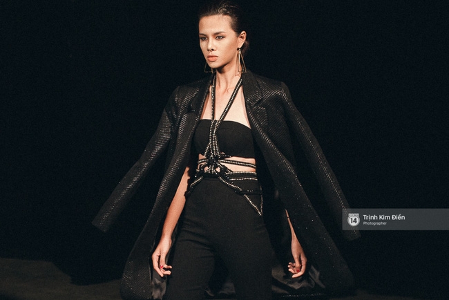 Đêm hội Chân dài 10: Những khoảnh khắc sáng nhất trong bóng tối hậu trường - Ảnh 12. Đêm hội Chân dài 10: Những khoảnh khắc sáng nhất trong bóng tối hậu trường - Ảnh 12.