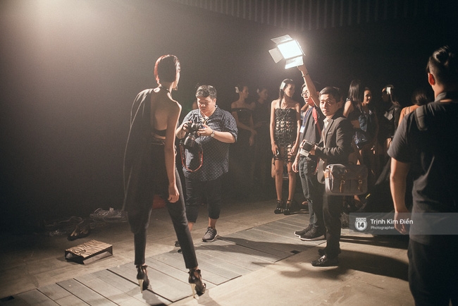 Đêm hội Chân dài 10: Những khoảnh khắc sáng nhất trong bóng tối hậu trường - Ảnh 16. Đêm hội Chân dài 10: Những khoảnh khắc sáng nhất trong bóng tối hậu trường - Ảnh 16.