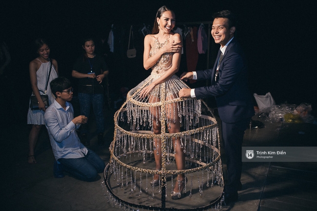 Đêm hội Chân dài 10: Những khoảnh khắc sáng nhất trong bóng tối hậu trường - Ảnh 22. Đêm hội Chân dài 10: Những khoảnh khắc sáng nhất trong bóng tối hậu trường - Ảnh 22.