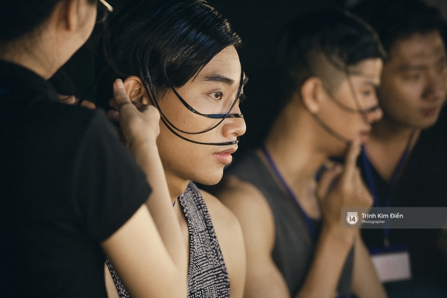 Đêm hội Chân dài 10: Những khoảnh khắc sáng nhất trong bóng tối hậu trường - Ảnh 25. Đêm hội Chân dài 10: Những khoảnh khắc sáng nhất trong bóng tối hậu trường - Ảnh 25.