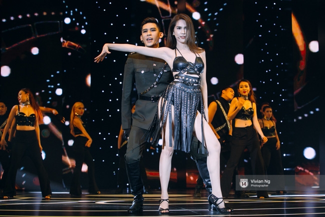 Không chỉ nhảy cực sexy, Ngọc Trinh còn tự tin hát trên sân khấu - Ảnh 8.