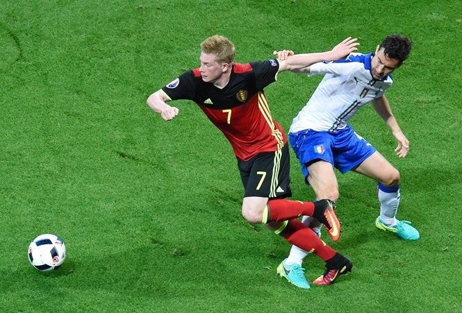 De Bruyne (7) đang phải nỗ lực hồi phục từ chấn thương /// AFP