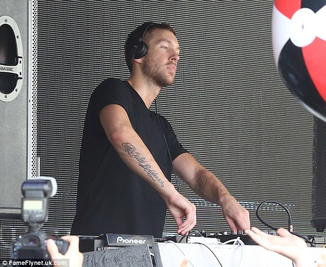Calvin Harris bị rò rỉ ảnh nude thấy cả bộ phận kín? - Ảnh 2.