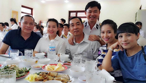 Anh là người hòa nhã, vui vẻ, được đồng nghiệp yêu mến.