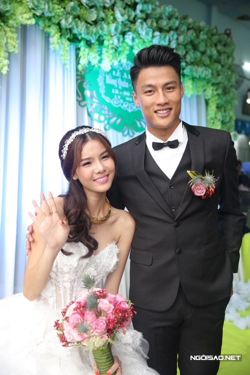 ly-kute-khoe-con-trai-bu-bam-sau-dam-hoi-cua-mac-hong-quan-1