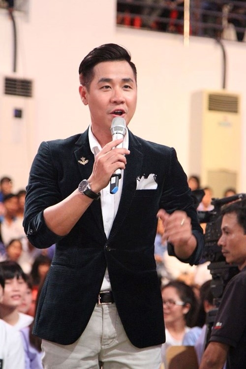 MC Nguyên Khang: 'Tôi không dại dột đương đầu với người yêu vì bóng đá' - ảnh 1
