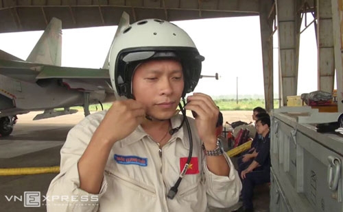 phi-cong-tran-quang-khai-cuoc-doi-danh-tron-cho-nghiep-bay
