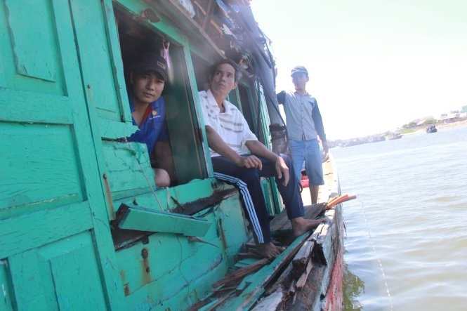 Tàu Trung Quốc tông tàu cá Việt Nam ở Hoàng Sa 