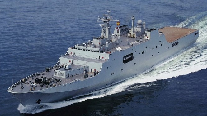 Tàu đổ bộ lớp Type 071 của hải quân Trung Quốc /// sinodefenceforum
