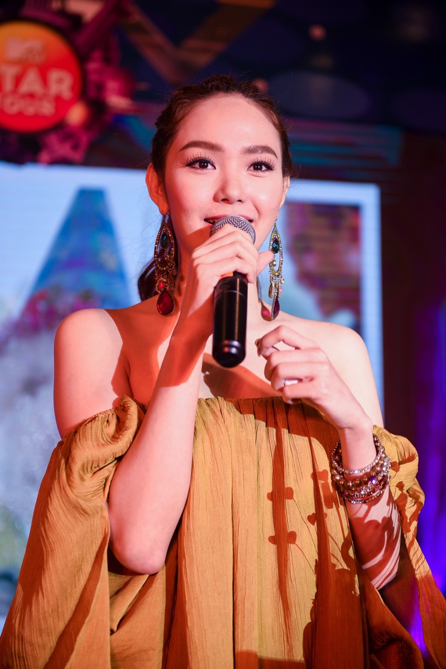 Hang nghin khan gia mung sinh nhat Minh Hang hinh anh 5