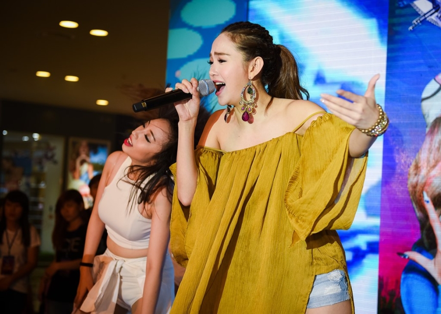 Hang nghin khan gia mung sinh nhat Minh Hang hinh anh 11