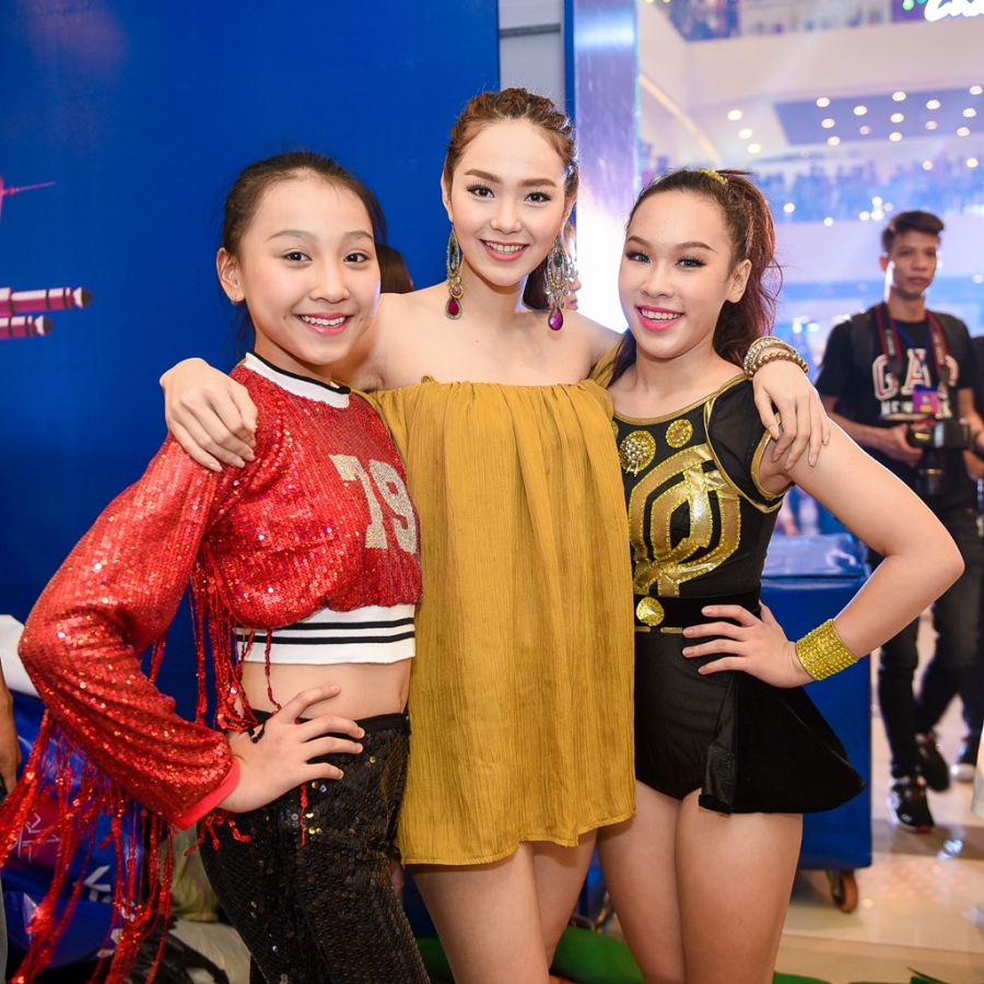 Hang nghin khan gia mung sinh nhat Minh Hang hinh anh 14