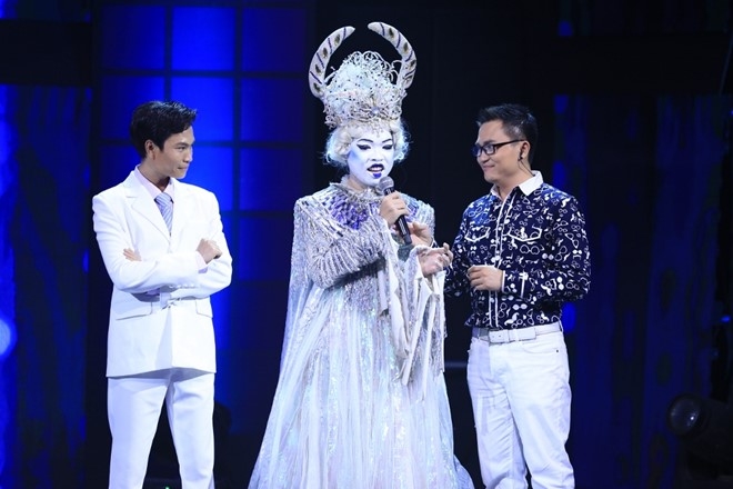 Hari Won tat 'gao nuoc lanh' vao Tran Thanh tren ghe nong hinh anh 2