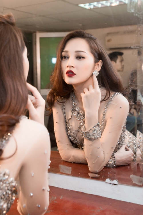 bao-anh-mac-sieu-ngan-sieu-mong-nhay-boc-lua-3
