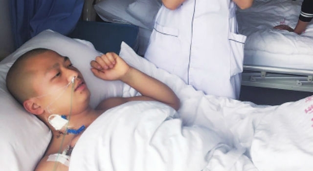 TQ: Bị đau, phát hiện trong bụng có 4 quả thận - 1