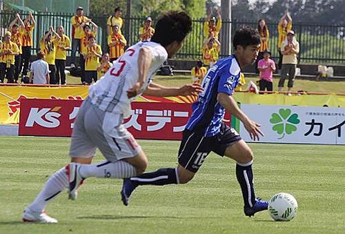 cong-phuong-lan-thu-hai-duoc-ra-san-o-j-league-2