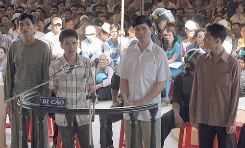Băng cướp được xét xử lưu động tại huyện Nhơn Trạch, Đồng Nai. Ảnh: Đồng Nai