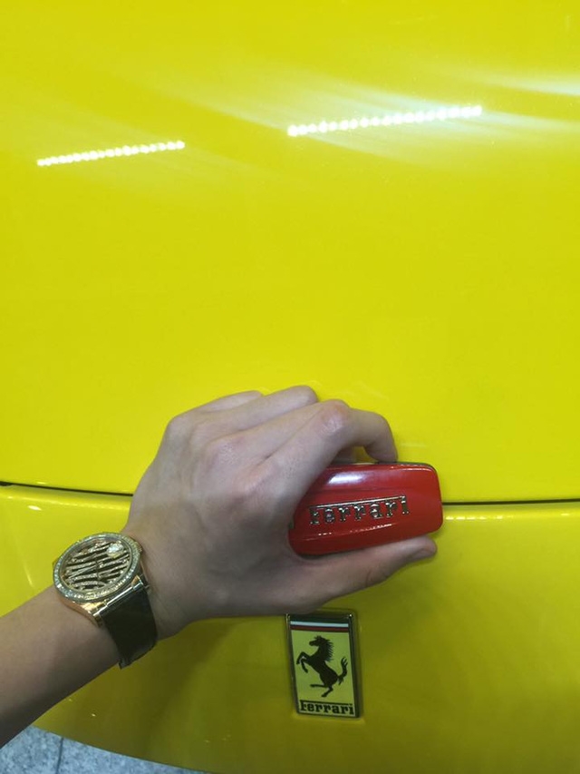 Ferrari 488 GTB sử dụng động cơ V8, tăng áp kép, dung tích 3,9 lít, sản sinh công suất tối đa 661 mã lực tại vòng tua máy 8.000 vòng/phút và mô-men xoắn cực đại 760 Nm tại 3.000 vòng/phút. Kết hợp cùng hộp số ly hợp kép 7 tốc độ, siêu ngựa mất khoảng 3 giây để tăng tốc từ 0-100 km/h trước khi đạt vận tốc tối đa 330 km/h.