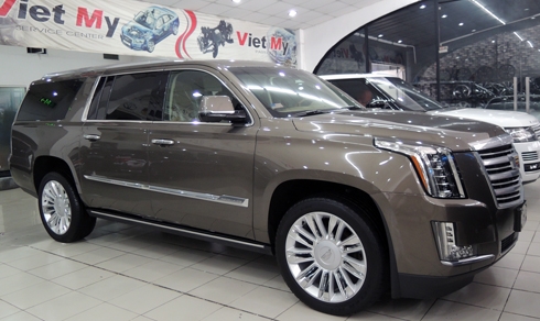 khung-long-cadillac-escalade-platinum-2016-mau-doc-o-sai-gon