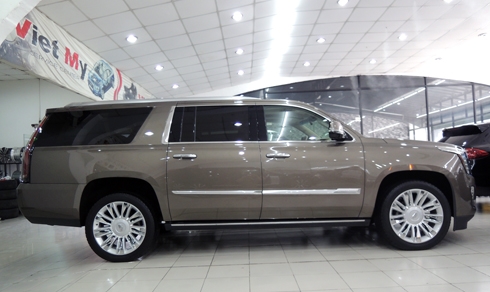 khung-long-cadillac-escalade-platinum-2016-mau-doc-o-sai-gon-1