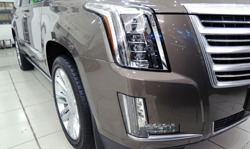 khung-long-cadillac-escalade-platinum-2016-mau-doc-o-sai-gon-3