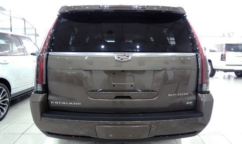 khung-long-cadillac-escalade-platinum-2016-mau-doc-o-sai-gon-6