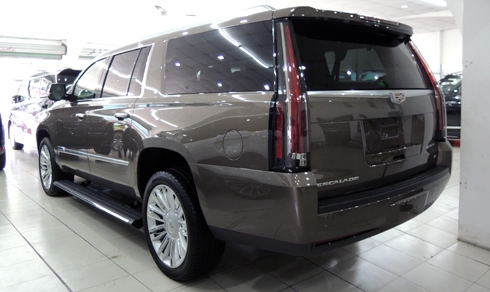khung-long-cadillac-escalade-platinum-2016-mau-doc-o-sai-gon-7