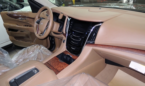 khung-long-cadillac-escalade-platinum-2016-mau-doc-o-sai-gon-10