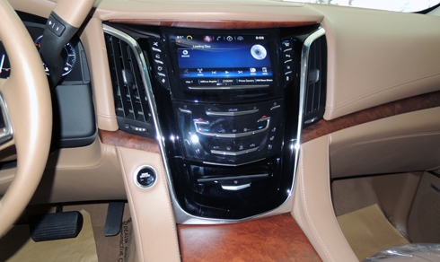 khung-long-cadillac-escalade-platinum-2016-mau-doc-o-sai-gon-6