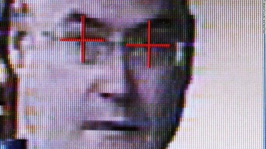 Chương trình nhận dạng khuôn mặt của FBI có thể tìm kiếm hơn 411,9 triệu hình ảnh khuôn mặt Ảnh: CNN
