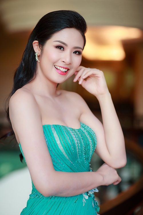 ngoc-han-khoe-kheo-vai-tran-nguc-day-4