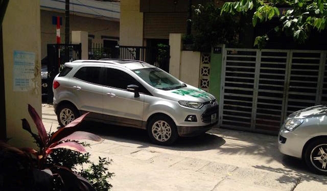 Người phụ nữ “vẽ tranh” lên Ford Ecosport đỗ chắn cửa - ảnh 2