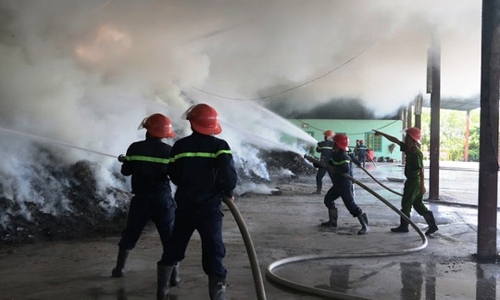 chay-lon-thieu-rui-nha-may-xu-ly-rac-1