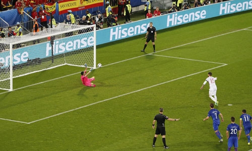 modric-mach-nuoc-giup-dong-doi-can-qua-phat-den-cua-ramos-1