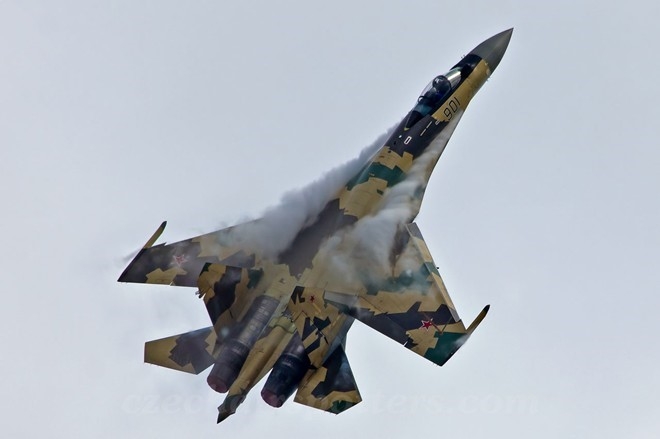 So sanh suc manh chien dau cua F-15 va Su-35 hinh anh 8