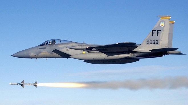 So sanh suc manh chien dau cua F-15 va Su-35 hinh anh 9