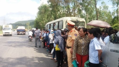 Chặn xe đón công nhân vì phòng trọ ế khách: Triệu tập 4 đối tượng - Ảnh 3