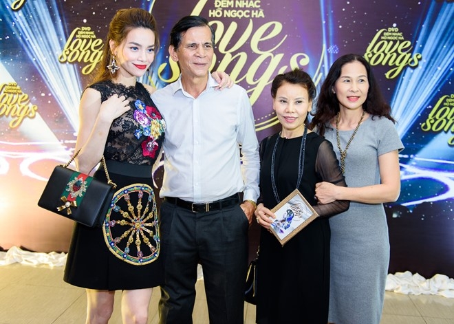 Ho Ngoc Ha pha le dua hoc tro cung The Face roi nha chung hinh anh 11