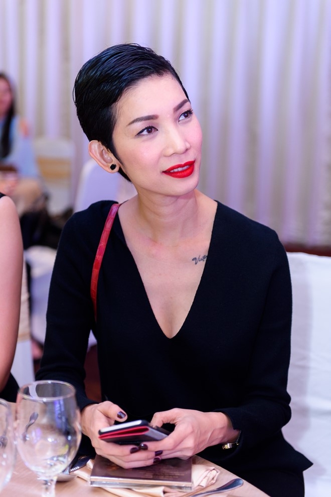 Ho Ngoc Ha pha le dua hoc tro cung The Face roi nha chung hinh anh 13